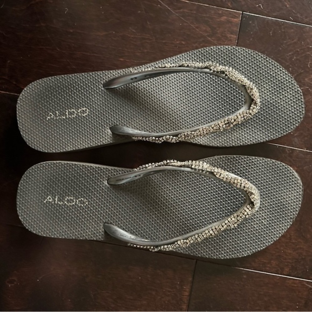 ALDO Brand Women’s Thong Sandals In Grey Color with Rhinestone Beading Size 9